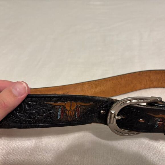 Embossed Saddle Leather brown belt cow bull design size 32 - Picture 2 of 5
